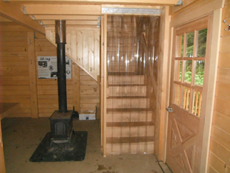 Dan-Moller-cabin-interior