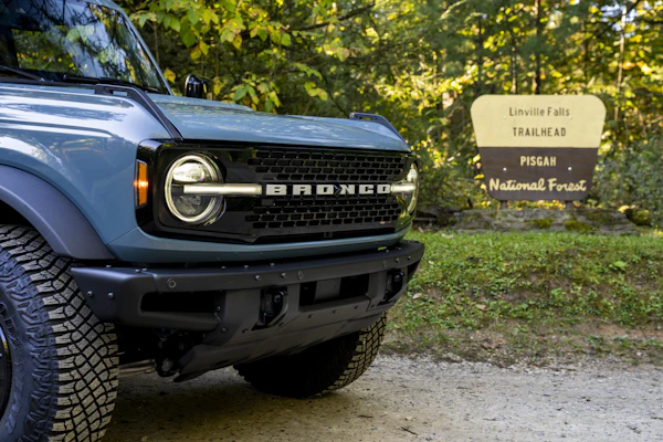 Bronco parked in front of Linville Falls Trailhead on the Pisgah National Forest.